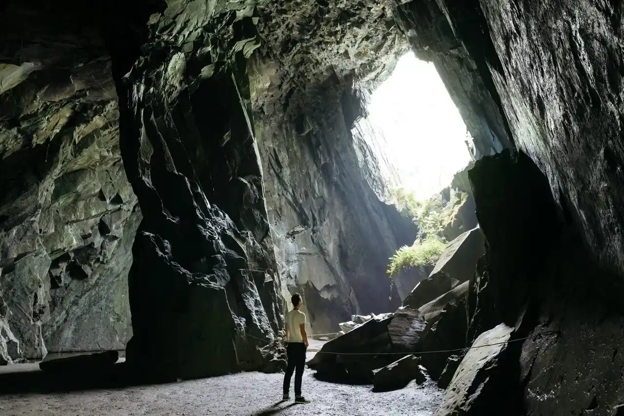 Pain Cave en Ultra Trail : Comprendre, Traverser et Dépasser la Caverne de la Douleur