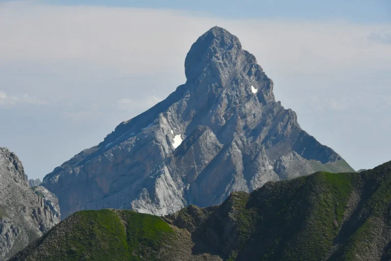 Pointe Percée (2752 m) : le guide complet pour gravir le toit des Aravis