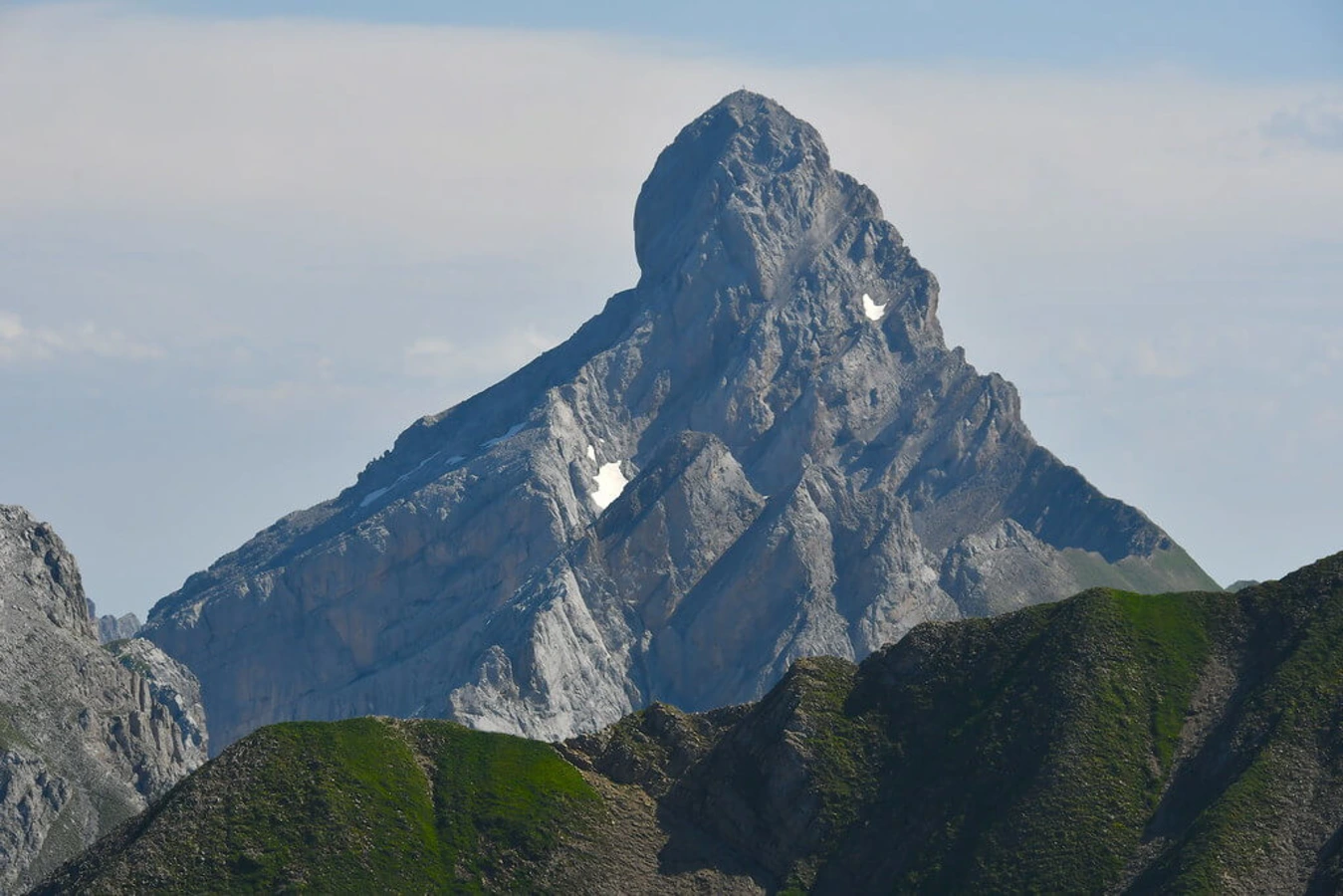 Pointe Percée (2752 m) : le guide complet pour gravir le toit des Aravis