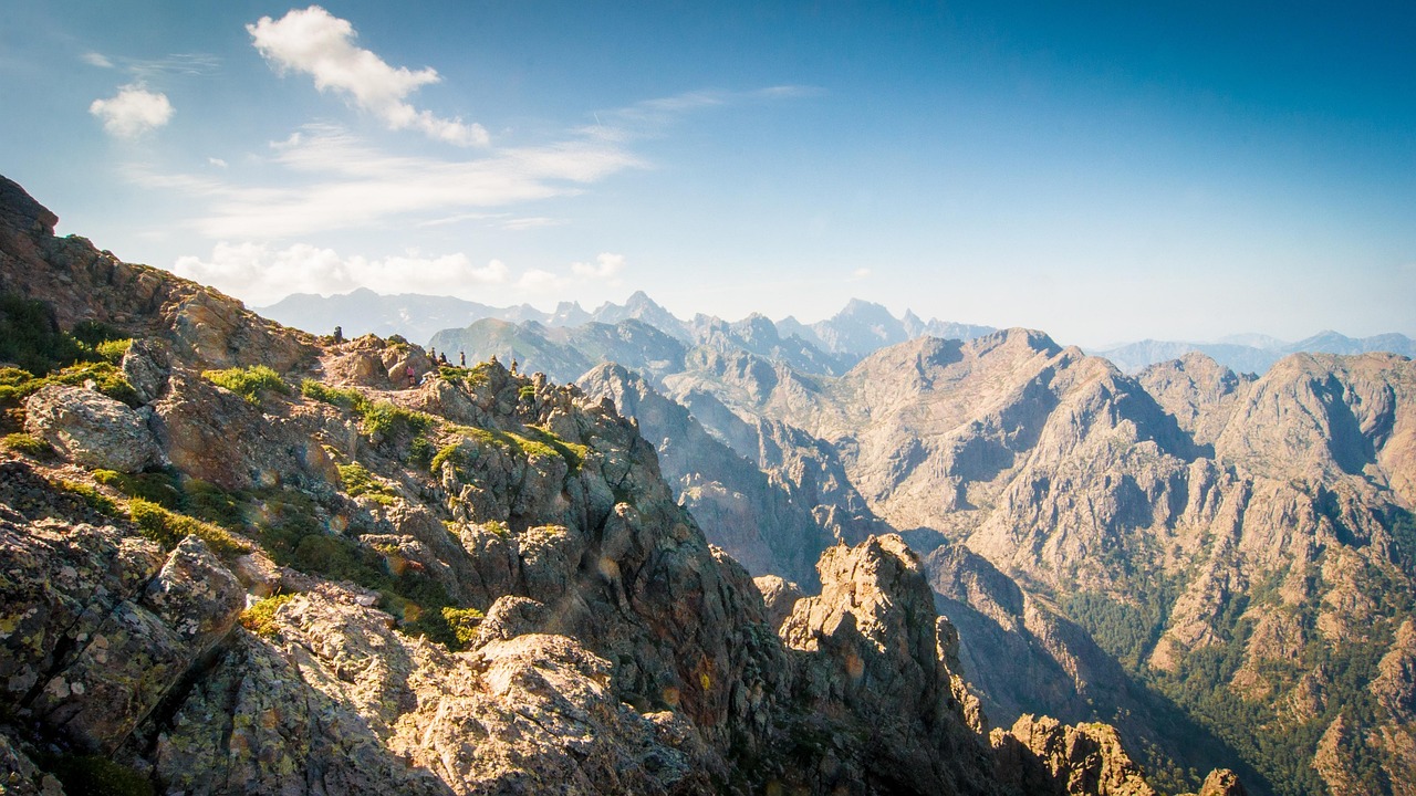 GR20 : Guide Complet 2025 – Étapes, Équipement & Conseils | Summits Riders