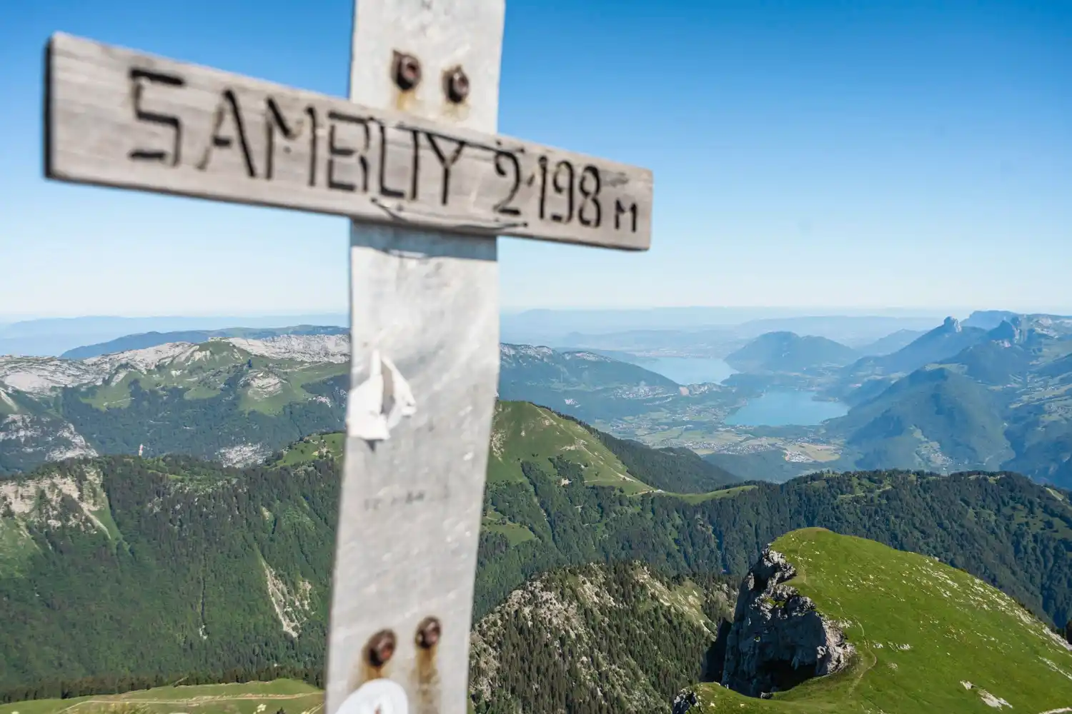 Pointe de la Sambuy (2198 m) : Guide Randonnée Complet 2025 — Itinéraires & Conseils