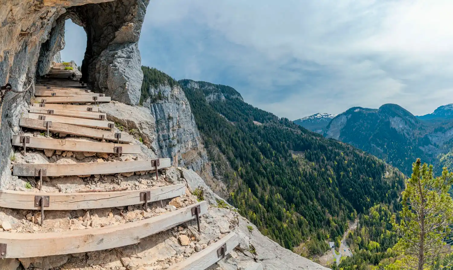 Randonnée au Pas du Roc : le guide complet du sentier aérien de Thorens-Glières