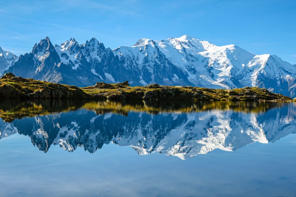 Tour du Mont Blanc en 7 Jours — Guide Complet 2026 : Étapes, Refuges & Budget