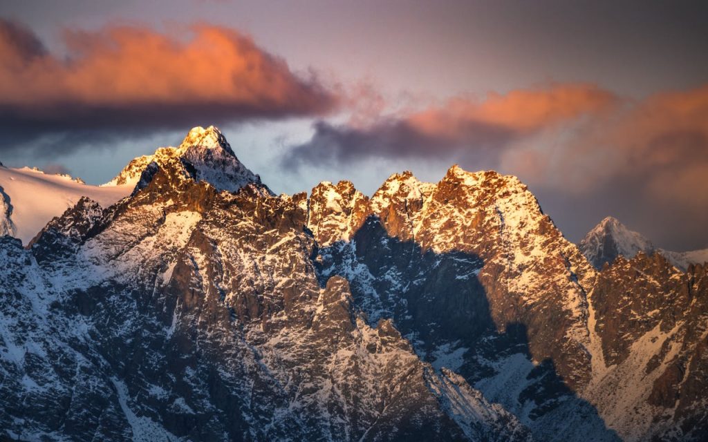 Grandes Jorasses — Guide Complet 2026 : Histoire Légendaire, Face Nord et Voies d'Ascension
