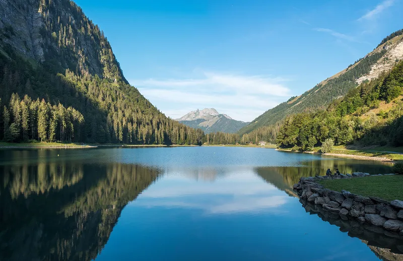Vue sur le lac de montriond