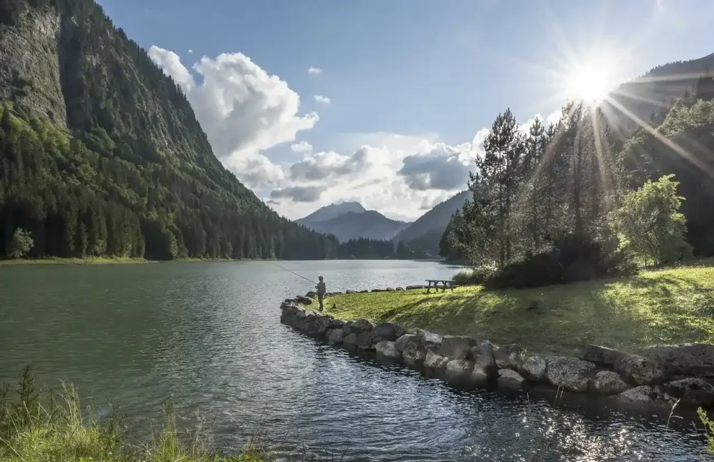 Lac de Montriond : le guide complet pour profiter du lac vert du Chablais