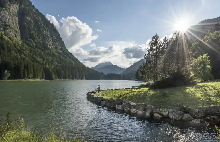 Lac de Montriond : le guide complet pour profiter du lac vert du Chablais