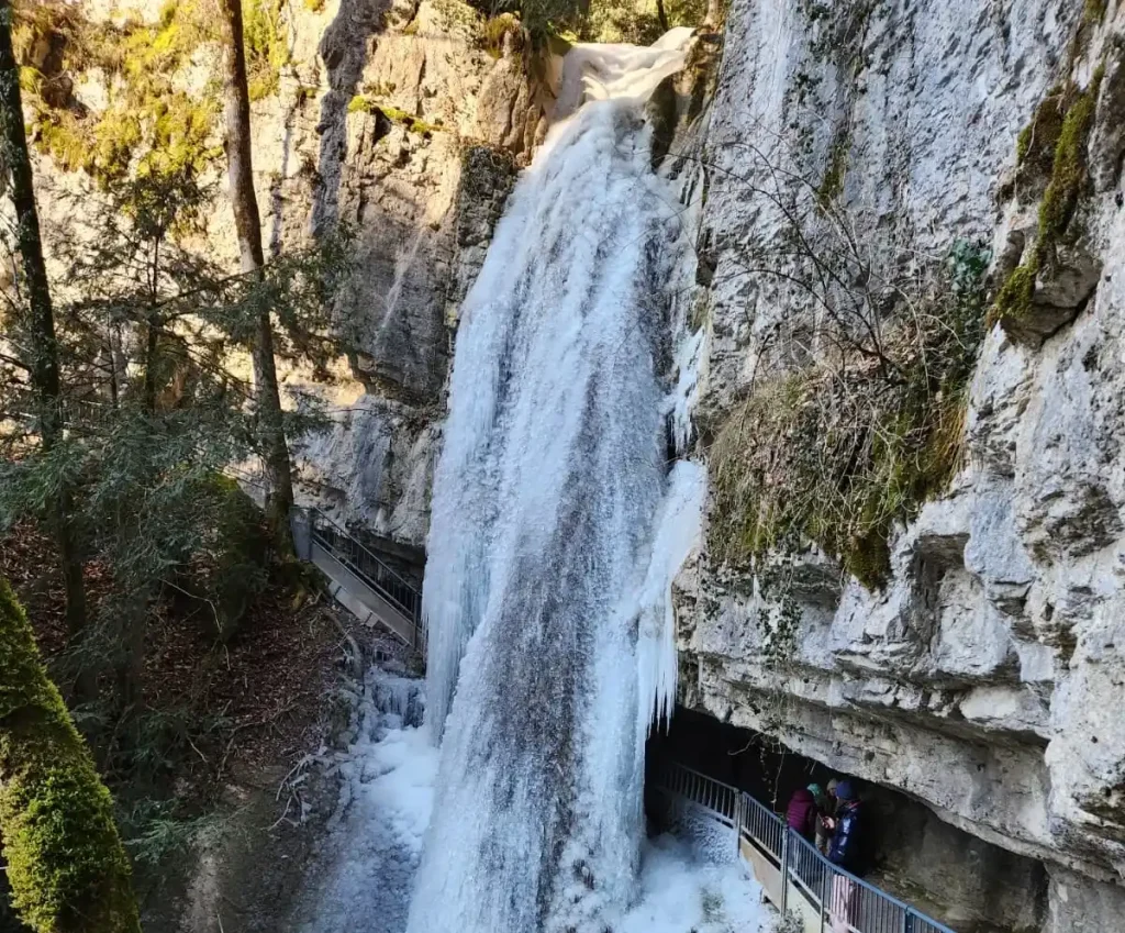 Cascade d'Angon — Guide Complet 2026 : Itinéraires et Infos Pratiques