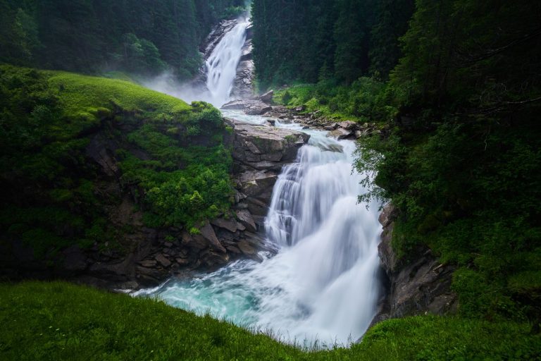 Cascades dans le Jura : le guide complet des plus belles chutes d’eau du massif